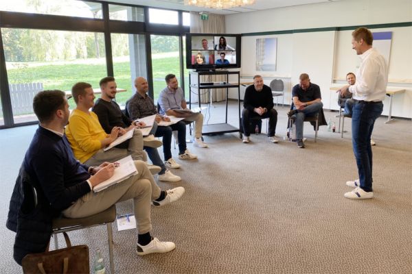 Verkaufsseminar Dirk Stöcker mittel im Vertriebstraining