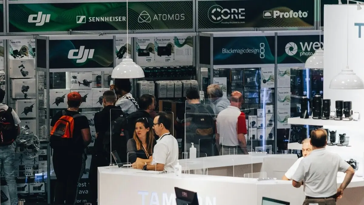 Messetraining mit echten Messebesuchern im Gespräch Fokus auf aktive Kundenansprache und qualifizierte Leadgewinnung