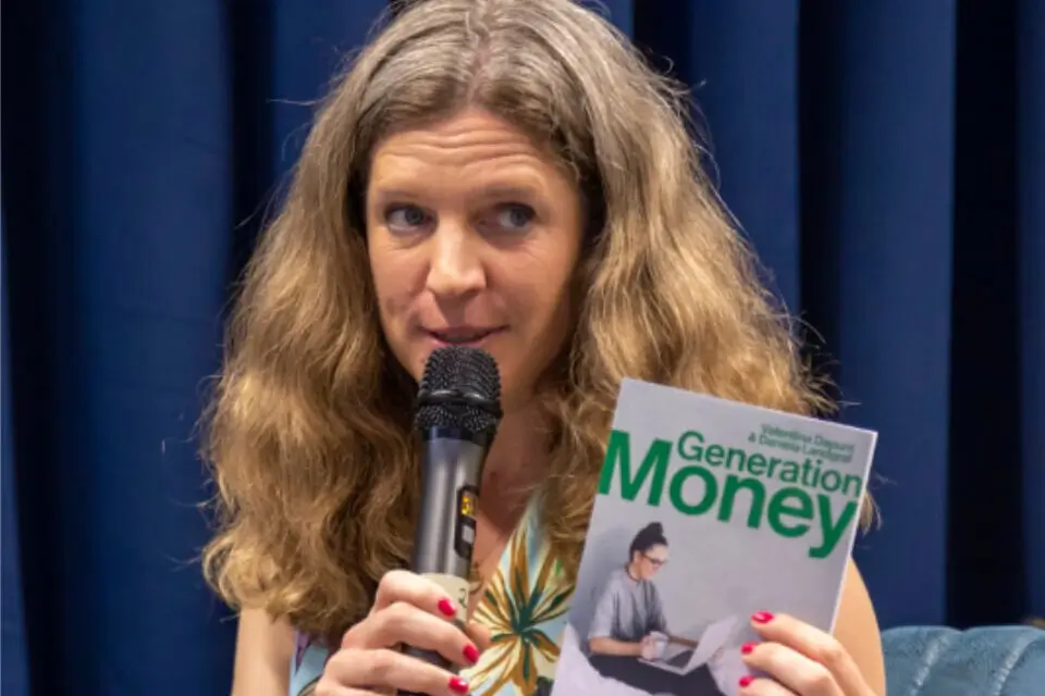 Daniela Landgraf stellt ihr Buch Generation Money vor – ein Wegweiser für Finanzbildung und Vermögensaufbau.