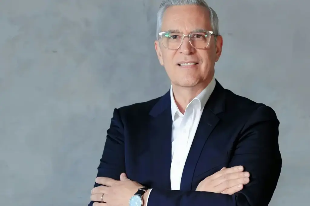 Führungskraft steht für moderne Führung und den Abschied von überholten Führungsstilen