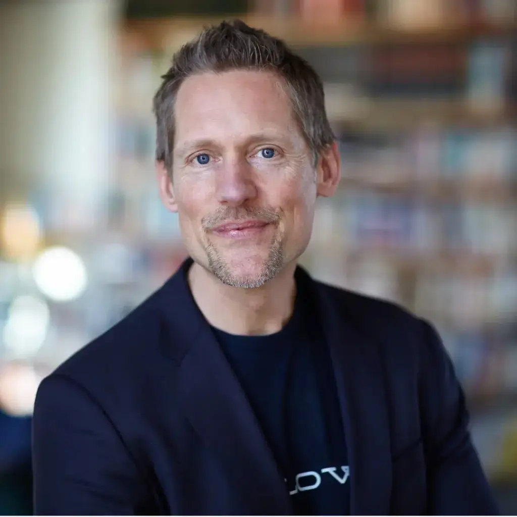 Porträt von Verkaufstrainer Dirk Stöcker, Geschäftsführer der triup GmbH und Verkaufstrainer mit klarer Haltung und langjähriger Vertriebserfahrung.